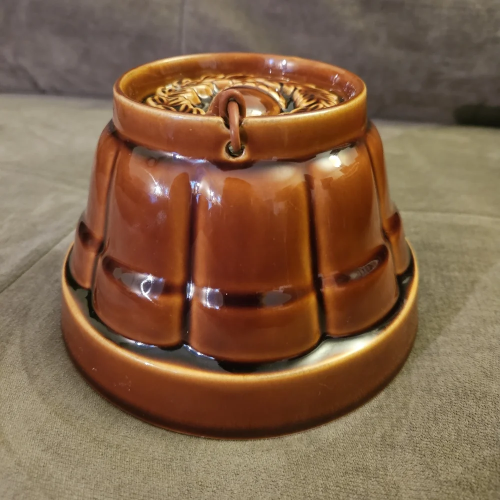 New Williams Sonoma Acorn Cranberry Mold